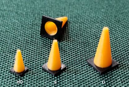 Picture of Detail Set - Traffic Safety Cones (10) - HO Scale